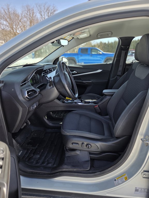 2022 Chevrolet Bolt EUV LT in Cowansville, Quebec - 12 - w1024h768px