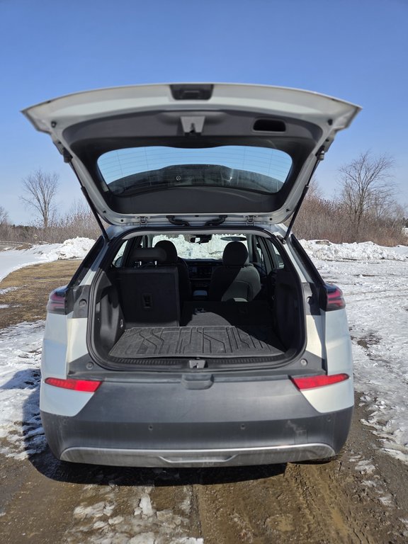 2022 Chevrolet Bolt EUV LT in Cowansville, Quebec - 9 - w1024h768px