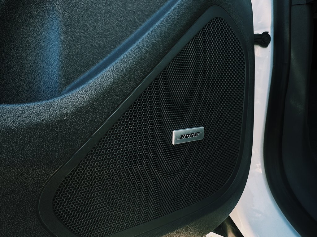 2019 Chevrolet Bolt EV Premier in Cowansville, Quebec - 17 - w1024h768px