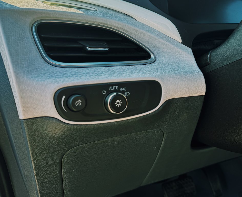 2019 Chevrolet Bolt EV Premier in Cowansville, Quebec - 18 - w1024h768px