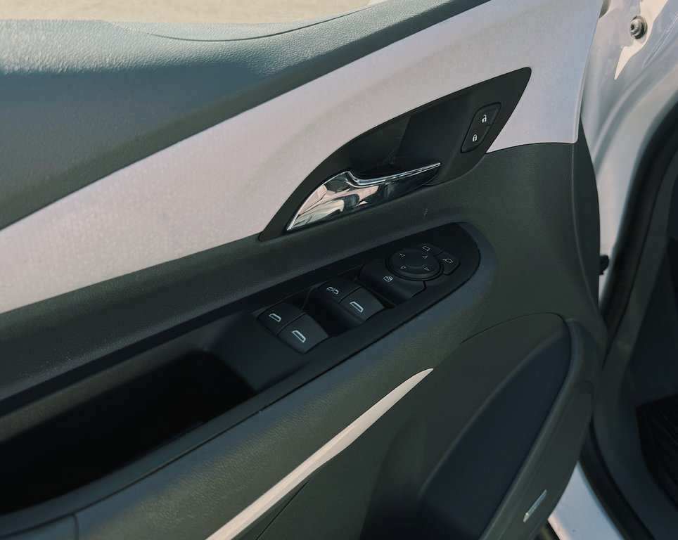2019 Chevrolet Bolt EV Premier in Cowansville, Quebec - 21 - w1024h768px