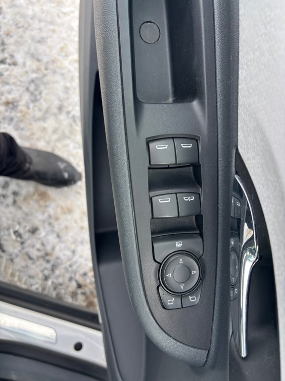 2019 Chevrolet Bolt EV Premier in Cowansville, Quebec - 9 - w1024h768px