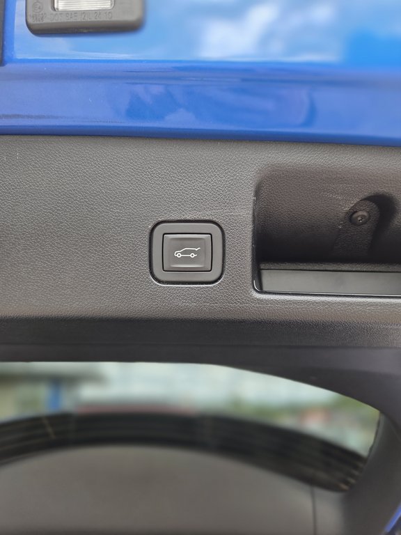 2024 Chevrolet Equinox EV RS in Cowansville, Quebec - 12 - w1024h768px