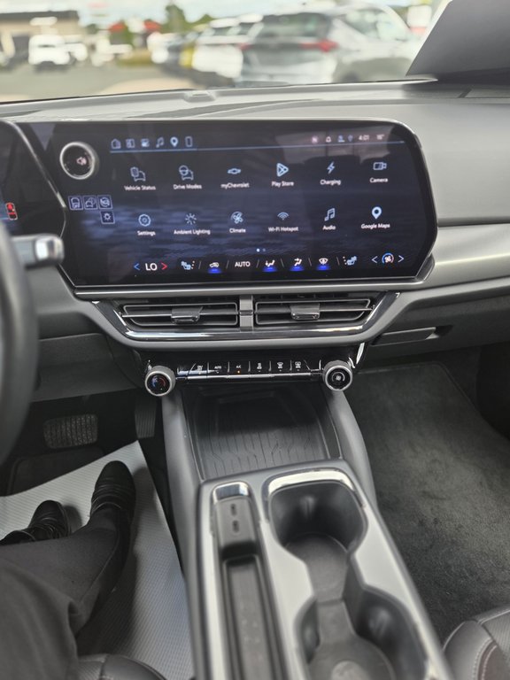 2024 Chevrolet Equinox EV RS in Cowansville, Quebec - 24 - w1024h768px