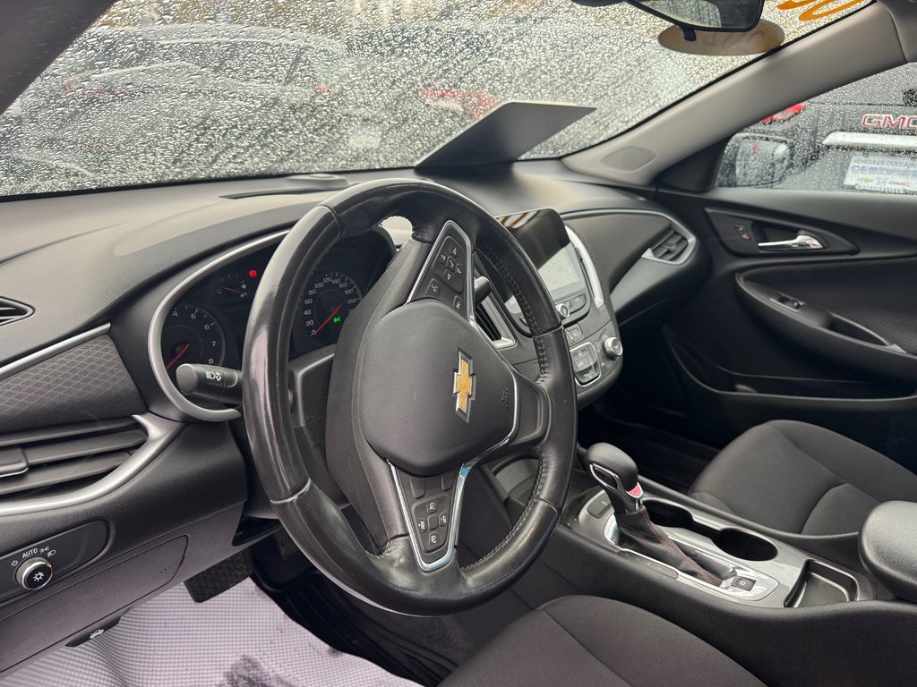 Chevrolet Malibu RS 2022 à Cowansville, Québec - 12 - w1024h768px