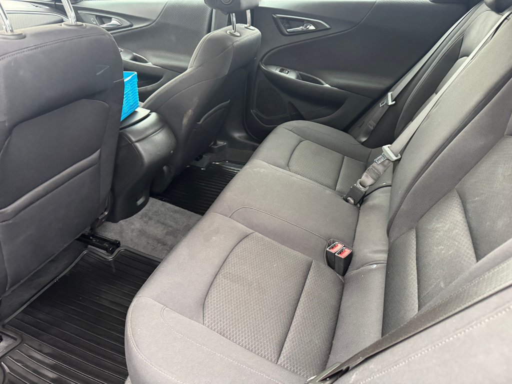 Chevrolet Malibu RS 2022 à Cowansville, Québec - 11 - w1024h768px