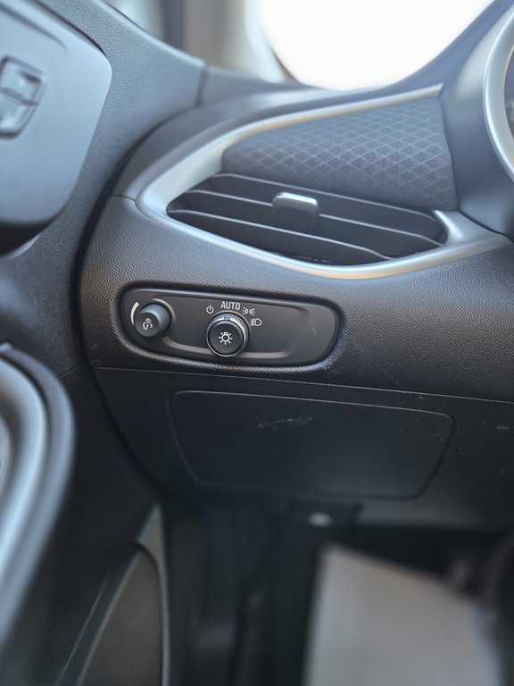 2024 Chevrolet Malibu 1LT in Cowansville, Quebec - 10 - w1024h768px