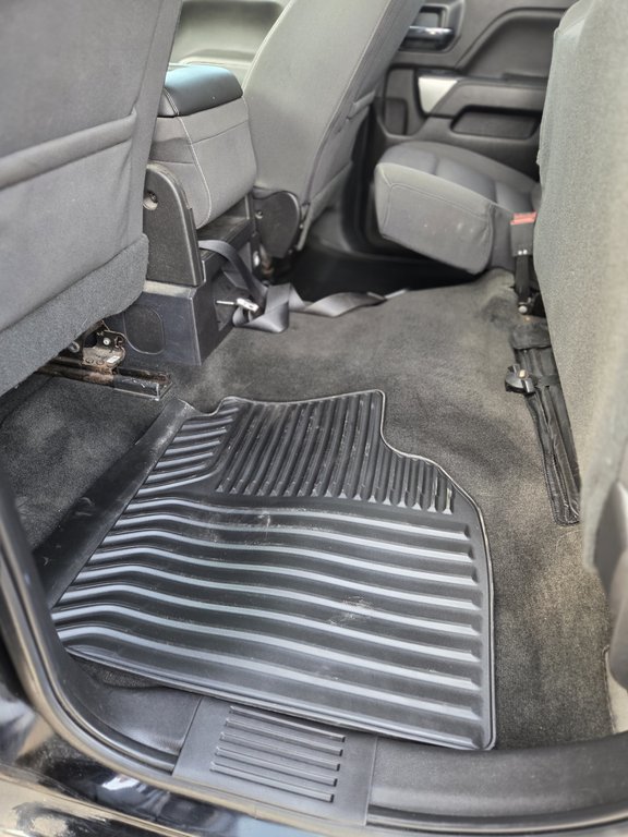 2019 Chevrolet Silverado 1500 LD LT in Cowansville, Quebec - 18 - w1024h768px