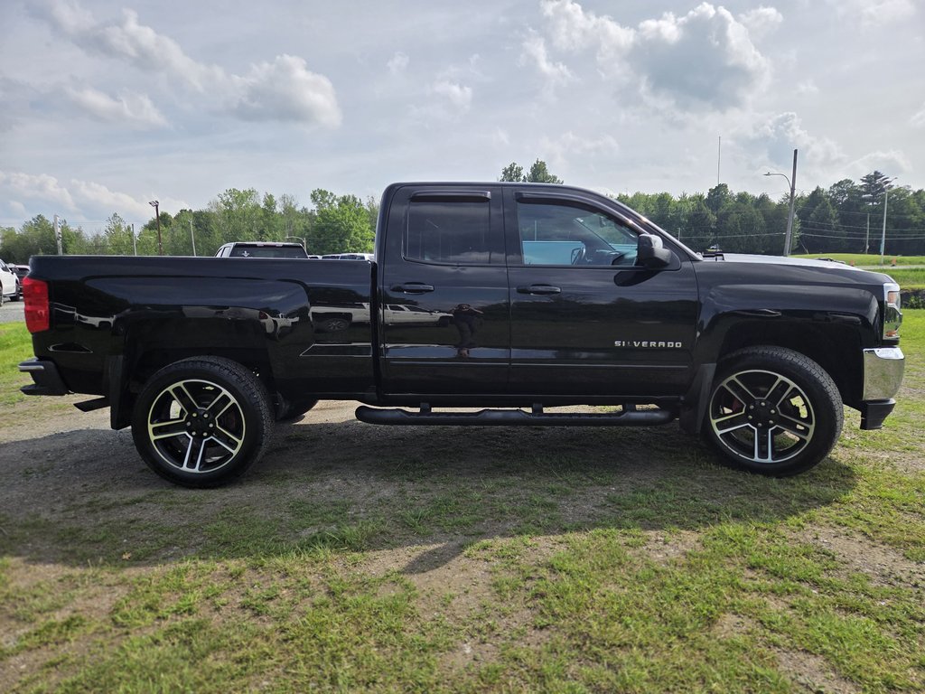2019 Chevrolet Silverado 1500 LD LT in Cowansville, Quebec - 5 - w1024h768px