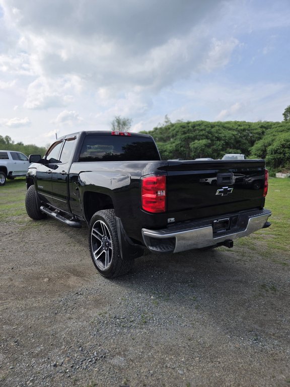 2019 Chevrolet Silverado 1500 LD LT in Cowansville, Quebec - 10 - w1024h768px