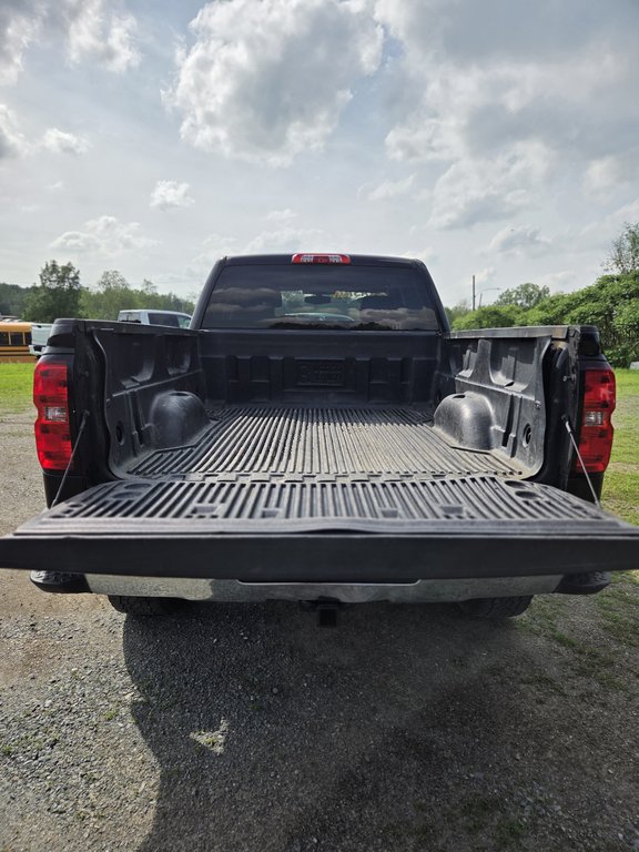 2019 Chevrolet Silverado 1500 LD LT in Cowansville, Quebec - 9 - w1024h768px