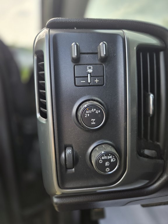 2019 Chevrolet Silverado 1500 LD LT in Cowansville, Quebec - 23 - w1024h768px