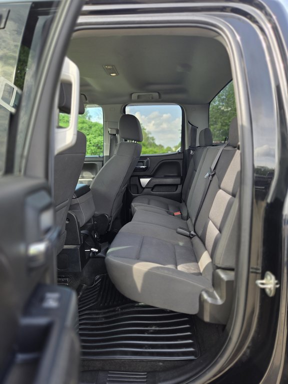 2019 Chevrolet Silverado 1500 LD LT in Cowansville, Quebec - 16 - w1024h768px