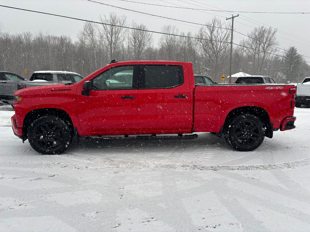 Chevrolet Silverado 1500 LTD Custom 2022 à Cowansville, Québec - 2 - w1024h768px