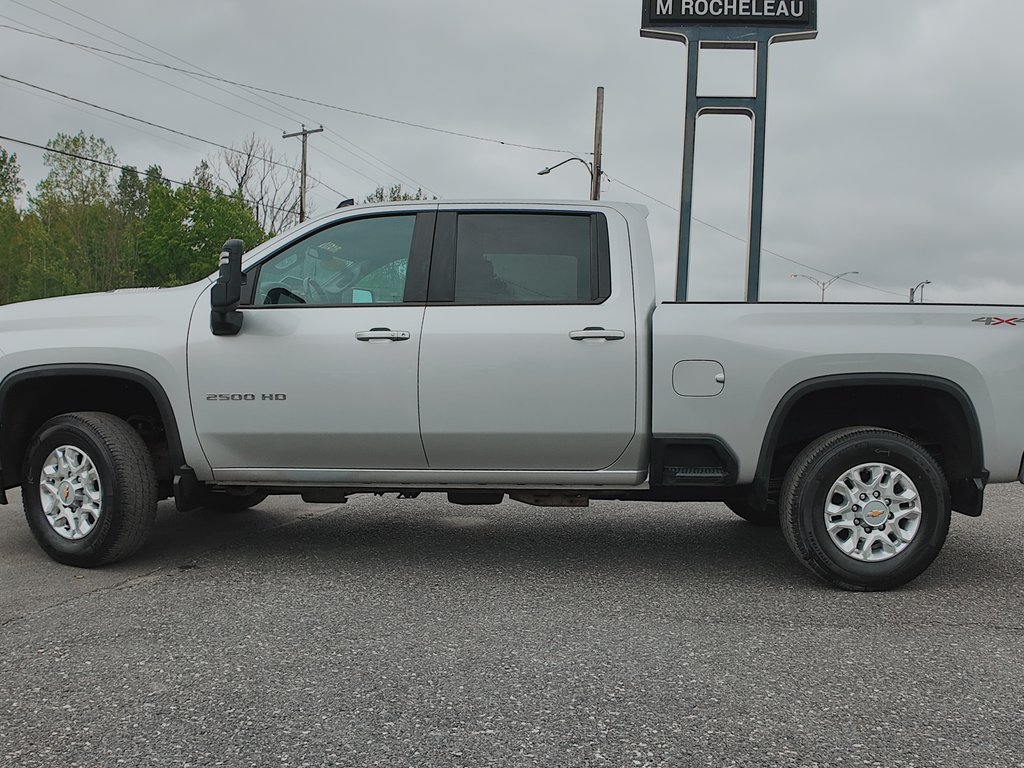 Chevrolet Silverado 2500HD LT 2023 à Cowansville, Québec - 9 - w1024h768px