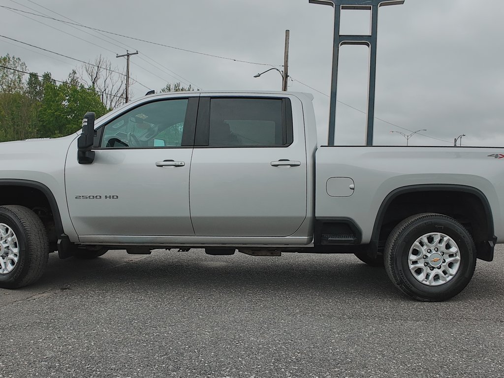 Chevrolet Silverado 2500HD LT 2023 à Cowansville, Québec - 7 - w1024h768px