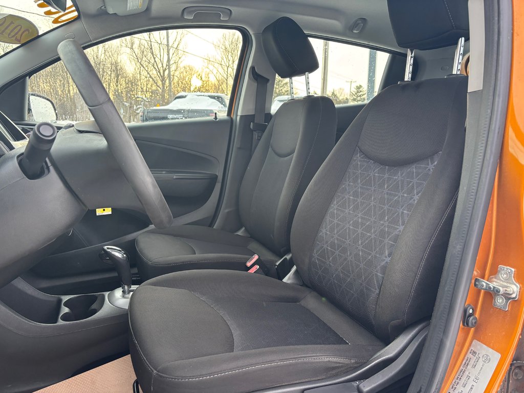 Chevrolet Spark LT 2019 à Cowansville, Québec - 9 - w1024h768px