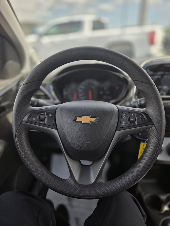 2019 Chevrolet Spark LT in Cowansville, Quebec - 17 - w1024h768px