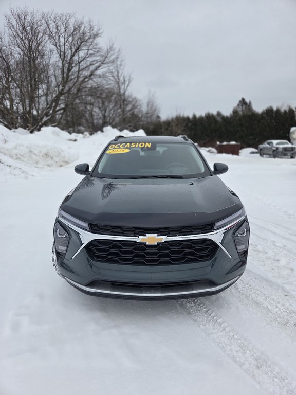 Chevrolet Trax LT 2025 à Cowansville, Québec - 2 - w1024h768px