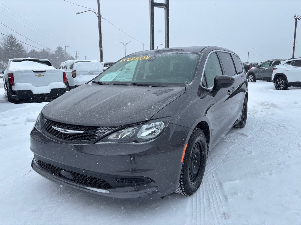 2022 Chrysler Grand Caravan SXT in Cowansville, Quebec - 1 - w1024h768px