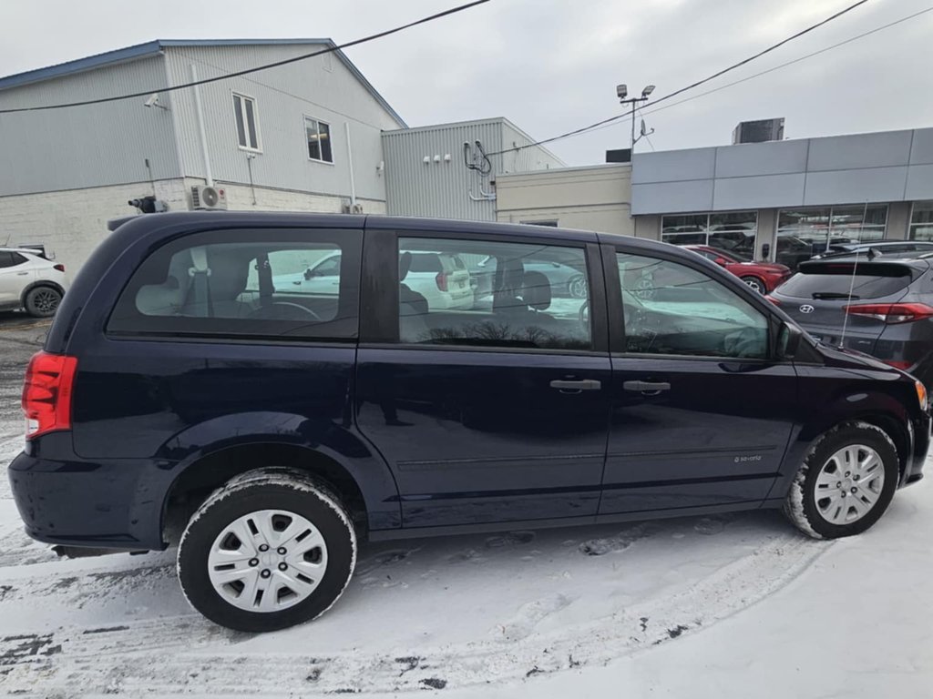 2015 Dodge Grand Caravan Canada Value Package in Cowansville, Quebec - 6 - w1024h768px