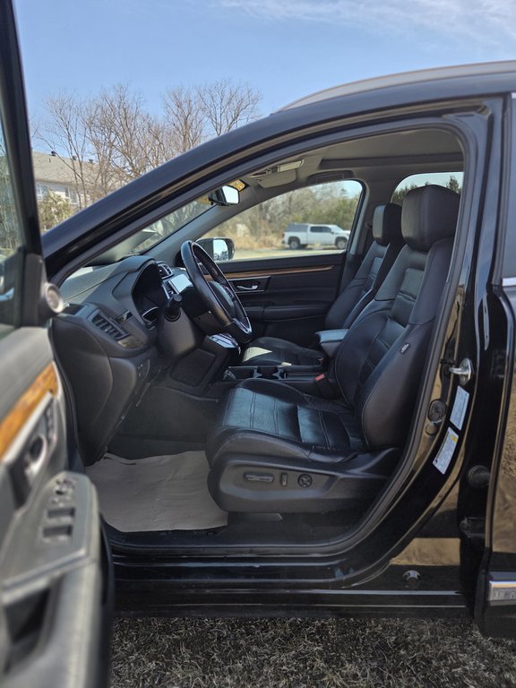 2019 Honda CR-V Touring in Cowansville, Quebec - 19 - w1024h768px