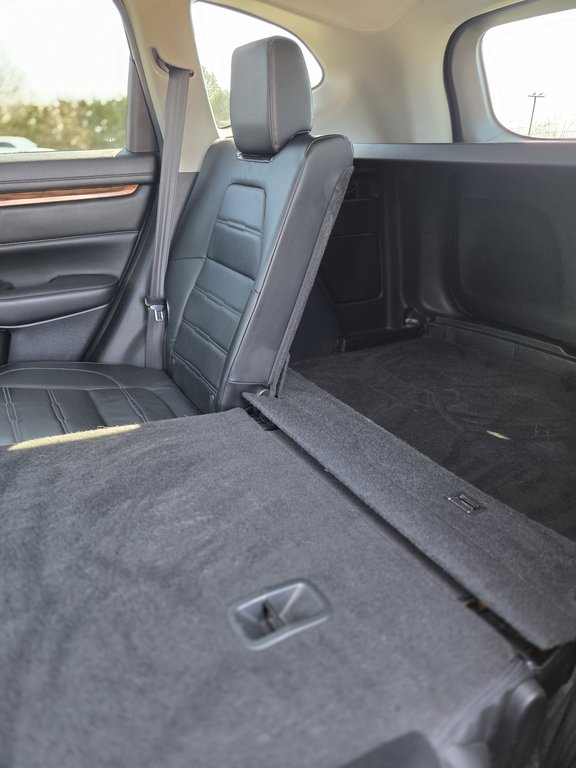 2019 Honda CR-V Touring in Cowansville, Quebec - 22 - w1024h768px