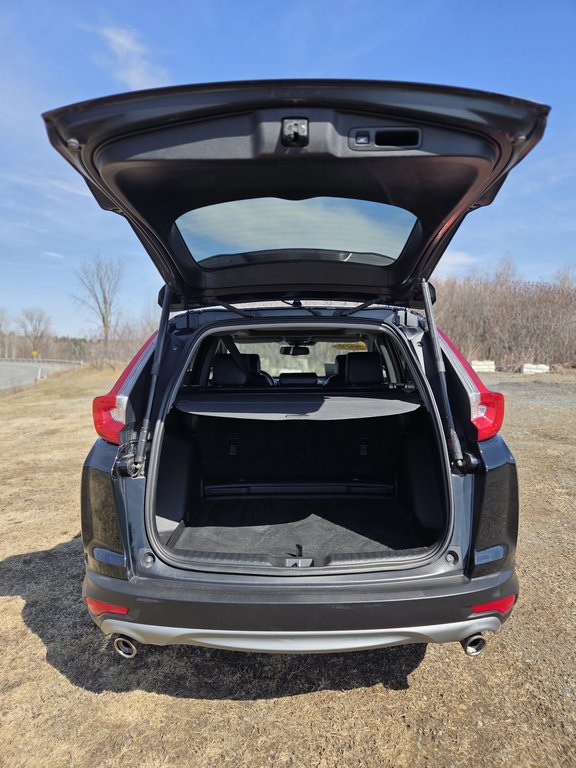 2019 Honda CR-V Touring in Cowansville, Quebec - 12 - w1024h768px