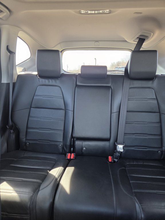 2019 Honda CR-V Touring in Cowansville, Quebec - 26 - w1024h768px