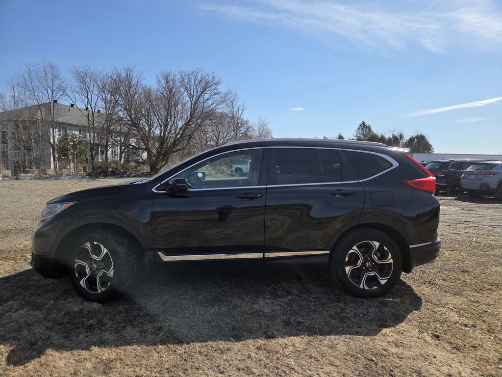 2019 Honda CR-V Touring in Cowansville, Quebec - 9 - w1024h768px