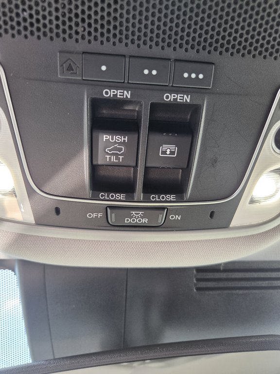2019 Honda CR-V Touring in Cowansville, Quebec - 41 - w1024h768px