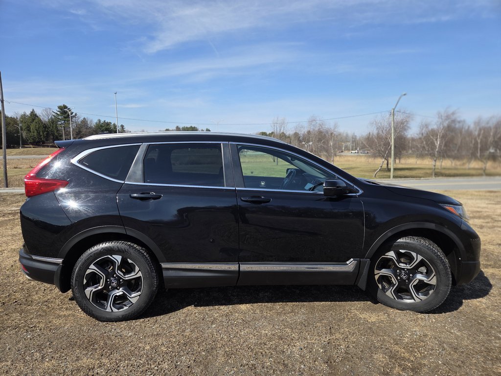 2019 Honda CR-V Touring in Cowansville, Quebec - 5 - w1024h768px