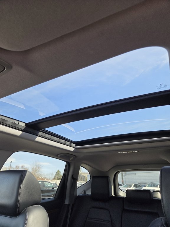 2019 Honda CR-V Touring in Cowansville, Quebec - 43 - w1024h768px