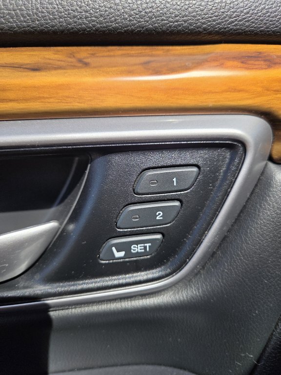 2019 Honda CR-V Touring in Cowansville, Quebec - 24 - w1024h768px