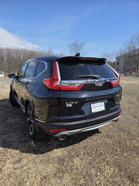 2019 Honda CR-V Touring in Cowansville, Quebec - 8 - w1024h768px