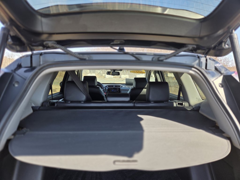 2019 Honda CR-V Touring in Cowansville, Quebec - 14 - w1024h768px