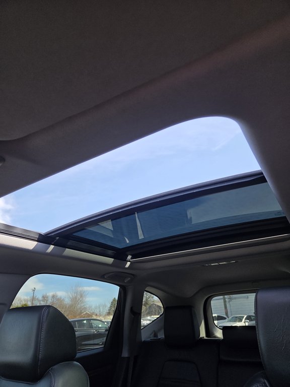 2019 Honda CR-V Touring in Cowansville, Quebec - 44 - w1024h768px