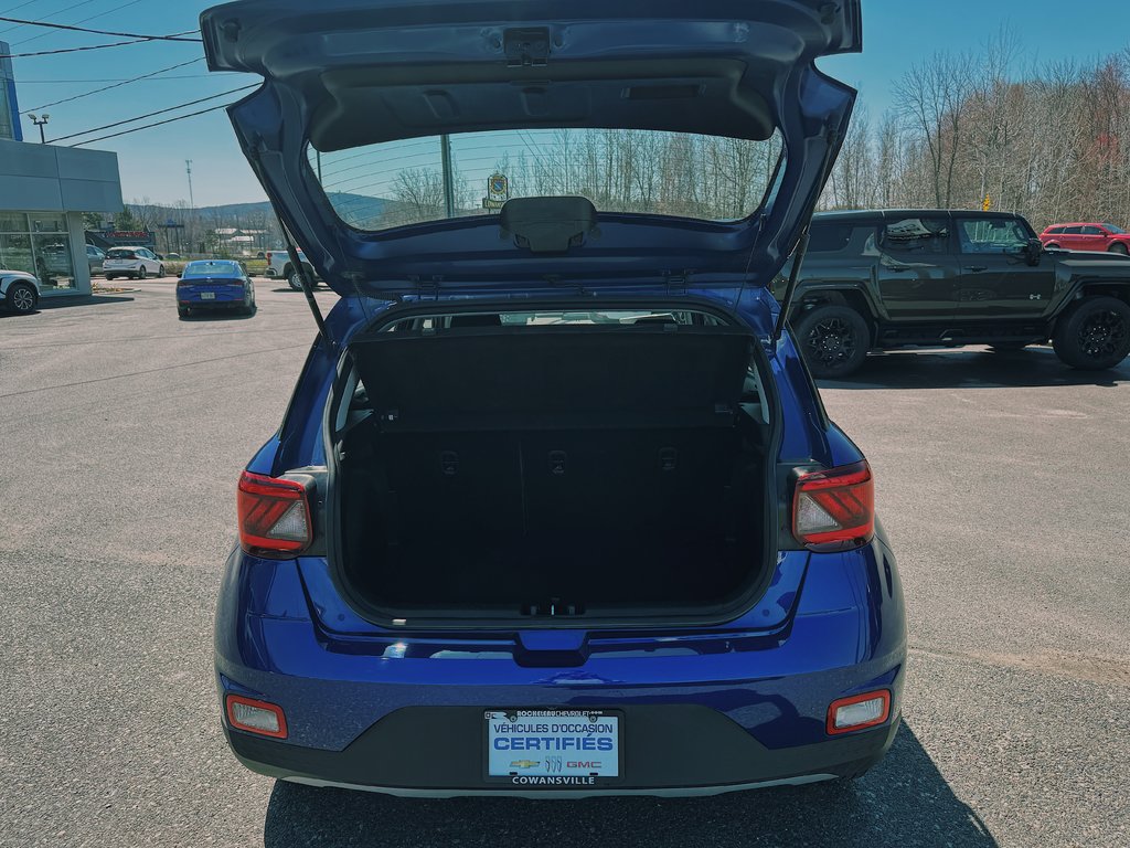Hyundai Venue Essential 2022 à Cowansville, Québec - 9 - w1024h768px