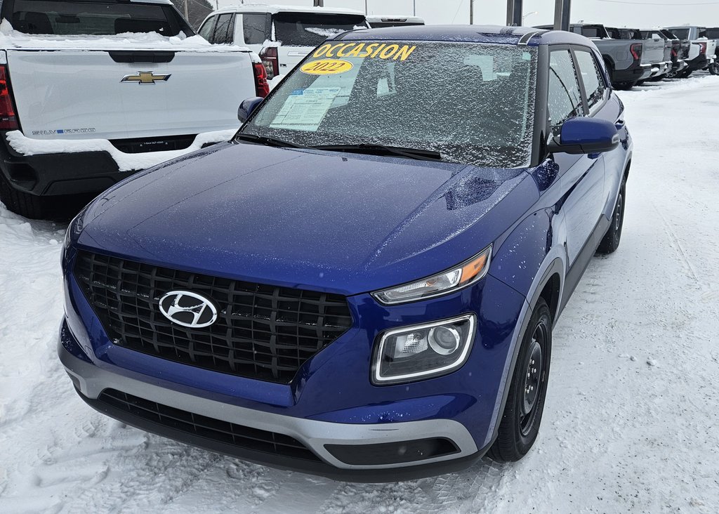 2022 Hyundai Venue Essential in Cowansville, Quebec - 1 - w1024h768px