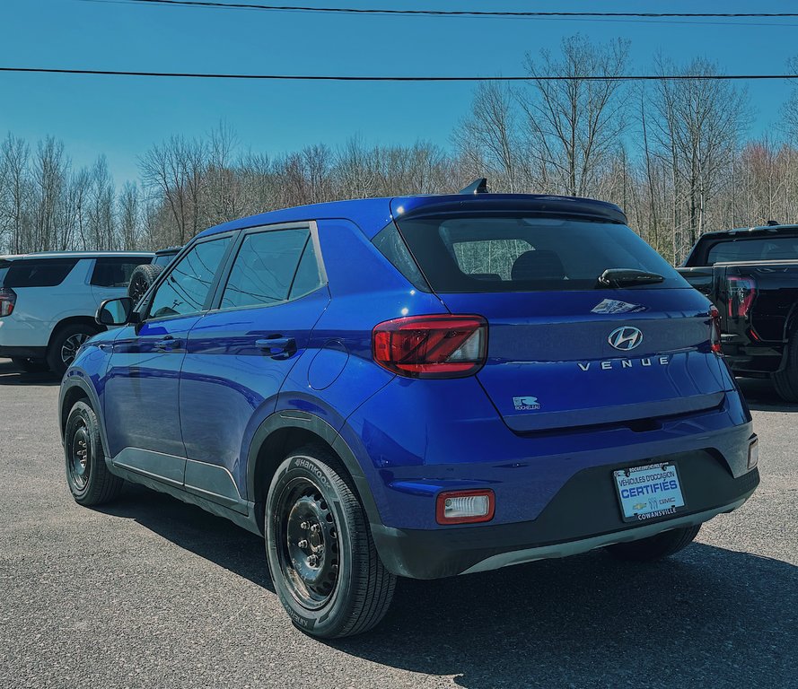 Hyundai Venue Essential 2022 à Cowansville, Québec - 8 - w1024h768px