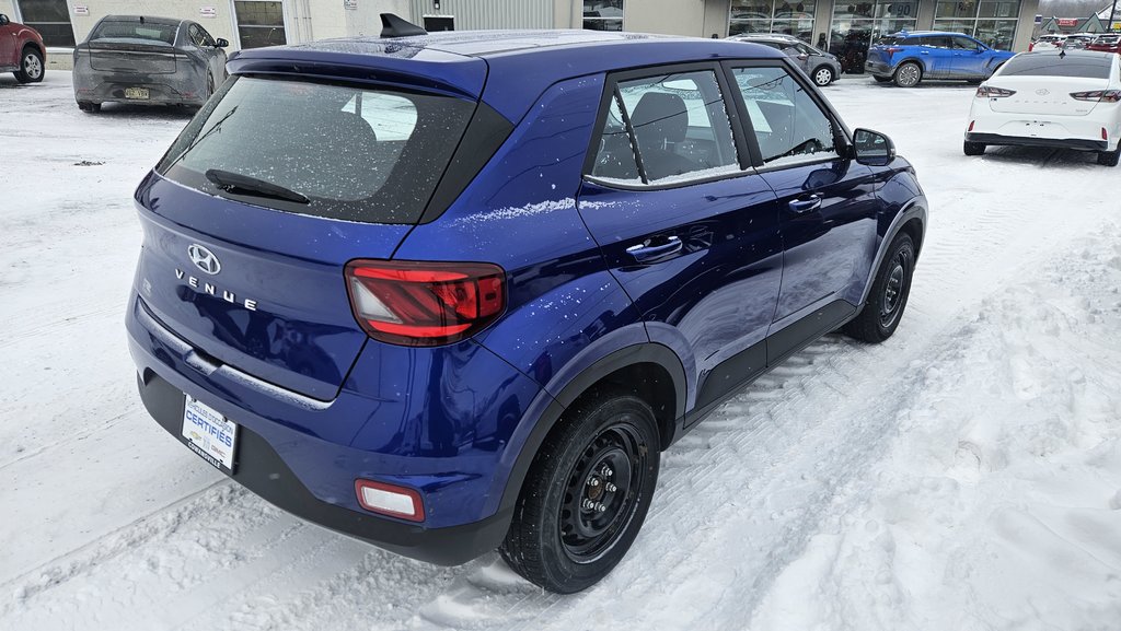 2022 Hyundai Venue Essential in Cowansville, Quebec - 6 - w1024h768px