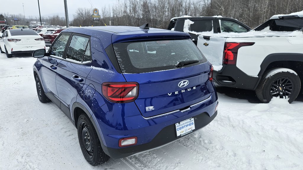 2022 Hyundai Venue Essential in Cowansville, Quebec - 3 - w1024h768px