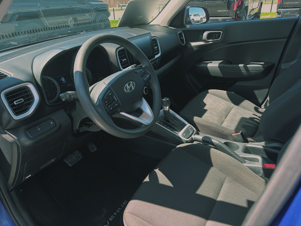 Hyundai Venue Essential 2022 à Cowansville, Québec - 10 - w1024h768px