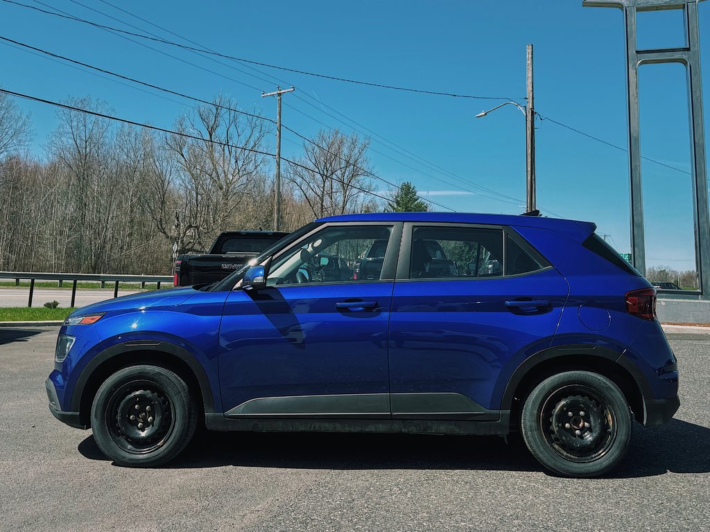 Hyundai Venue Essential 2022 à Cowansville, Québec - 7 - w1024h768px