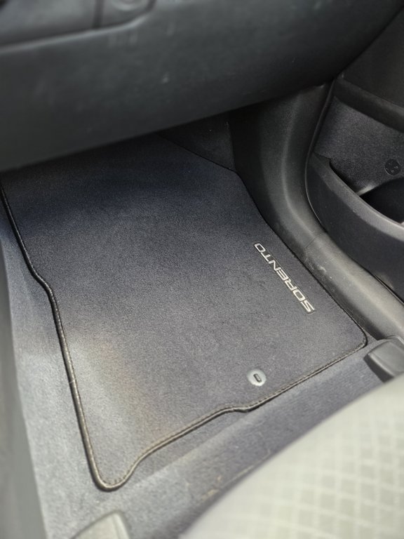 2020 Kia Sorento LX in Cowansville, Quebec - 21 - w1024h768px
