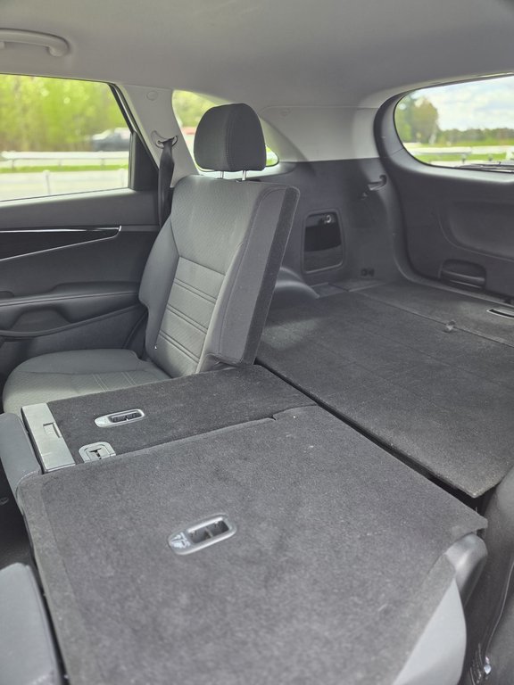 2020 Kia Sorento LX in Cowansville, Quebec - 14 - w1024h768px