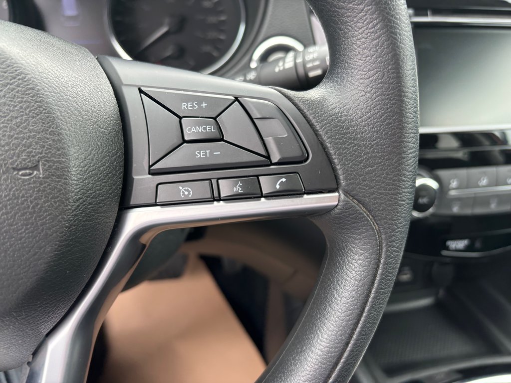 2018 Nissan Rogue SV in Cowansville, Quebec - 13 - w1024h768px