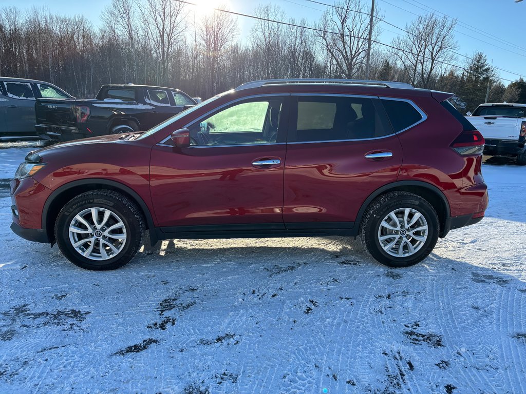 2018 Nissan Rogue SV in Cowansville, Quebec - 6 - w1024h768px