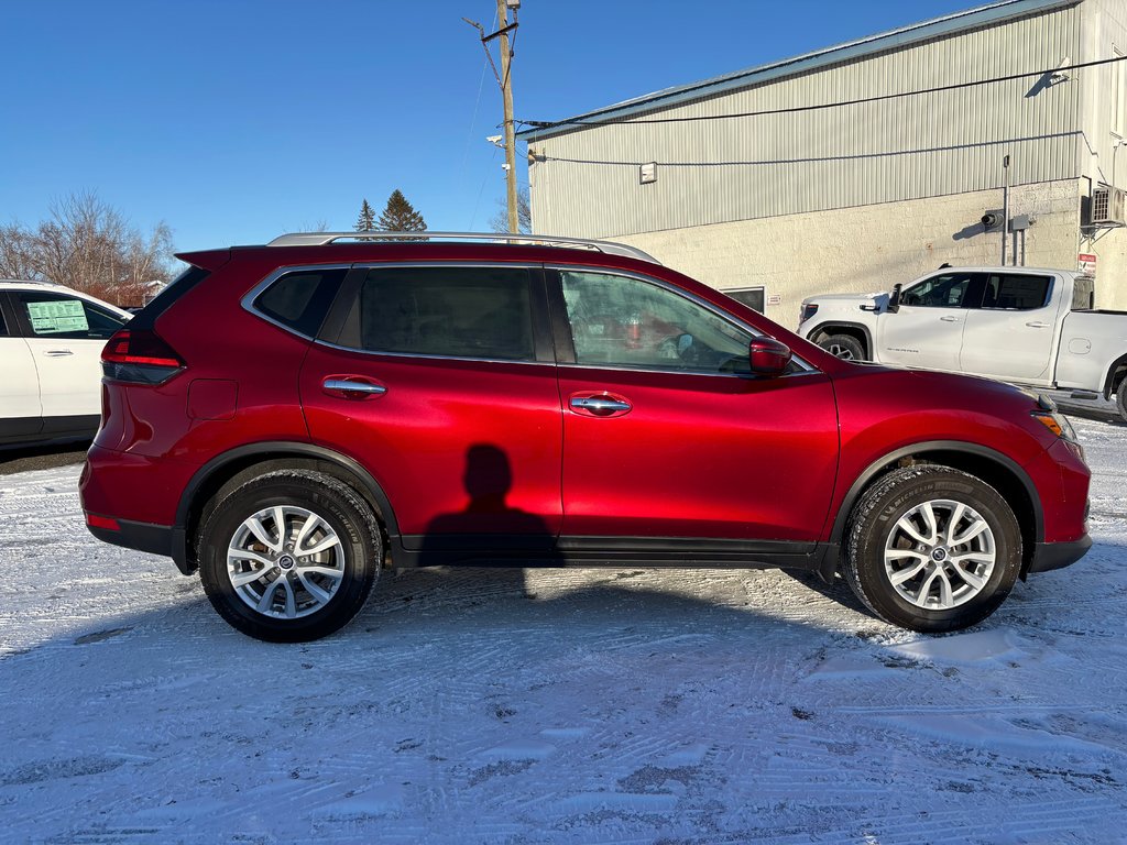 2018 Nissan Rogue SV in Cowansville, Quebec - 2 - w1024h768px