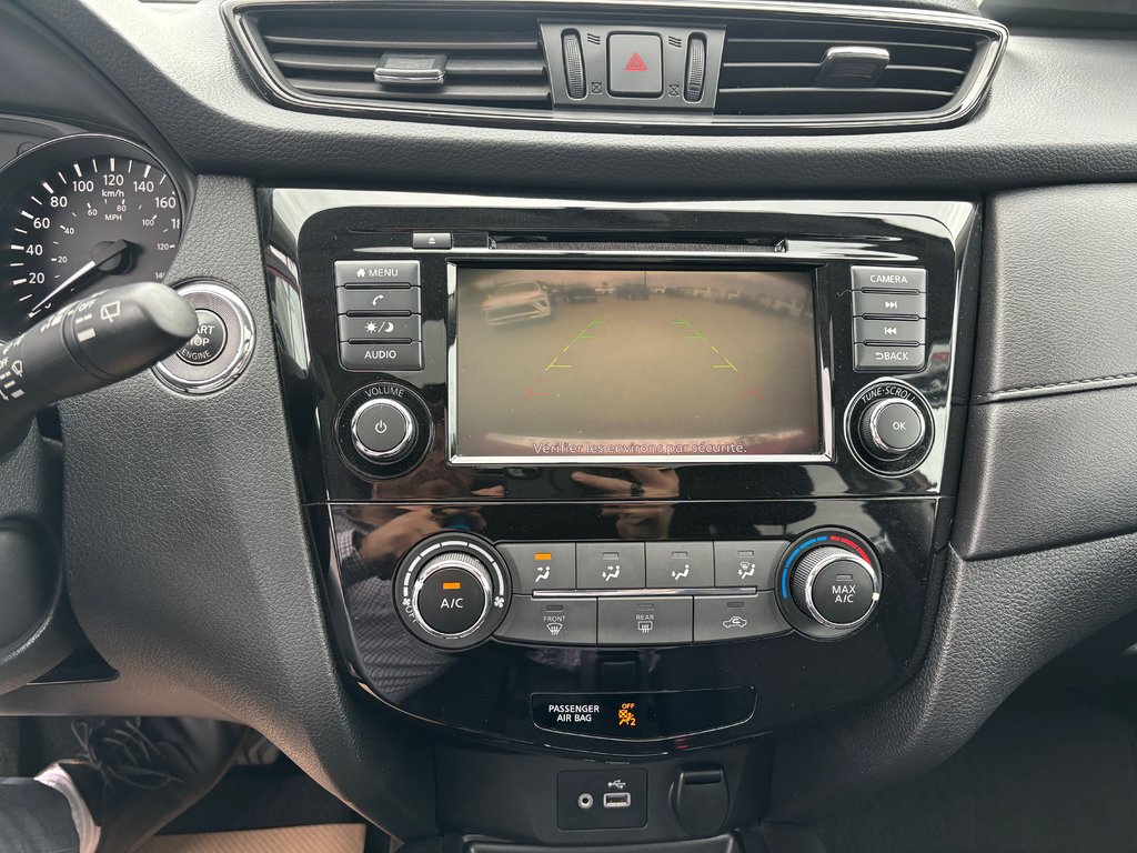 2018 Nissan Rogue SV in Cowansville, Quebec - 18 - w1024h768px